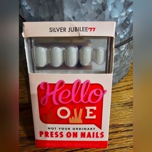 Hello Love press on nails